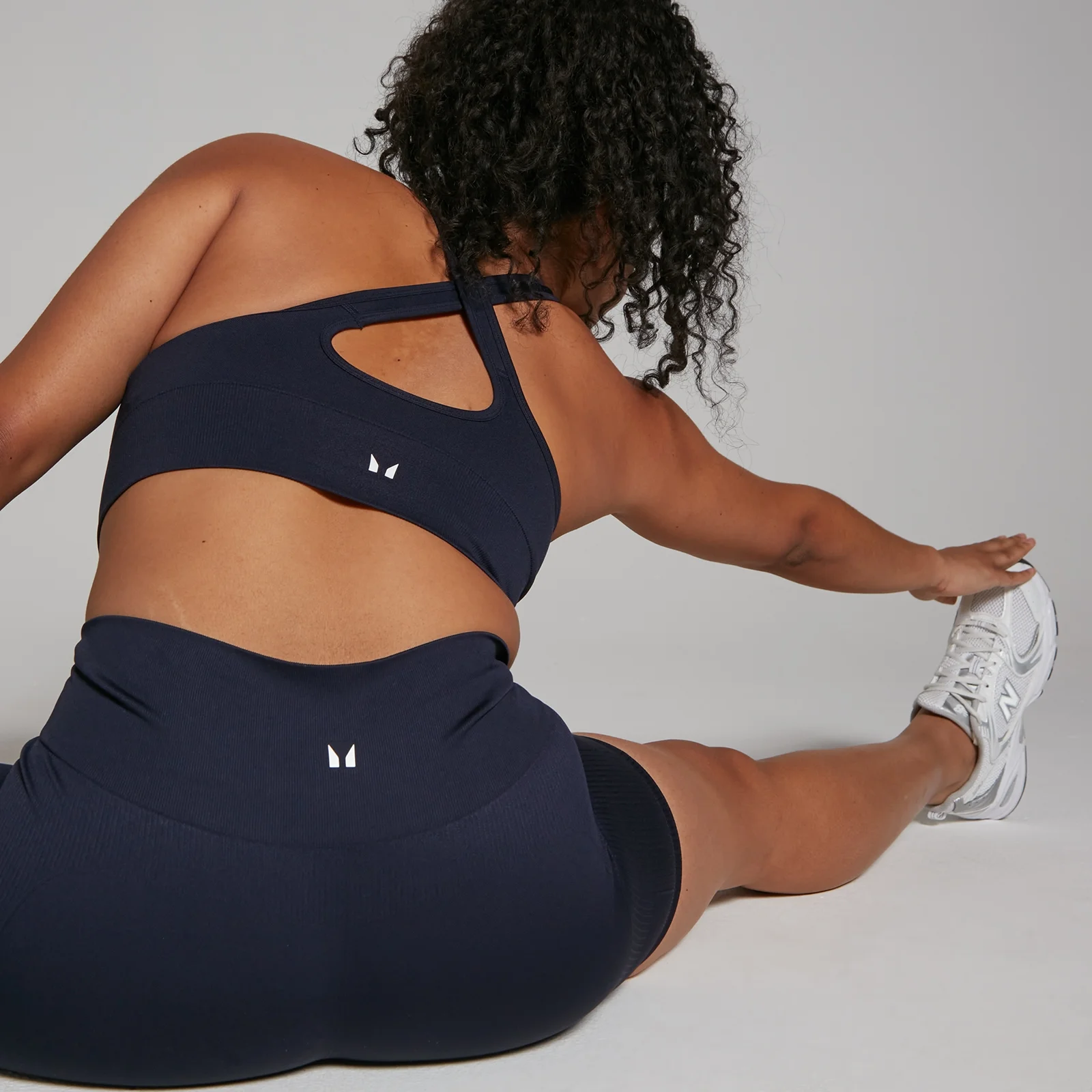 MP Women's Shape Seamless Sports Bra - Navy - XS Image 4