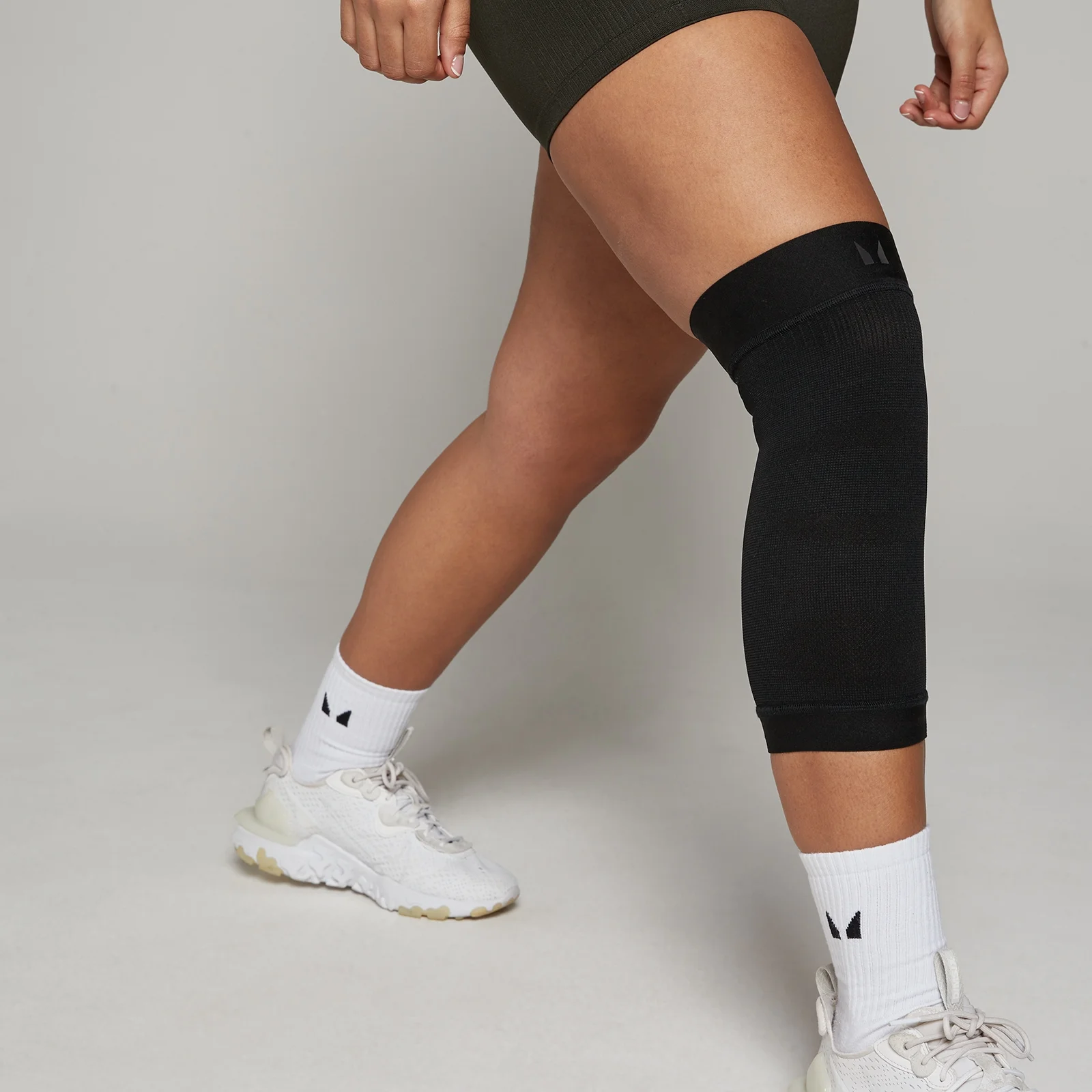 MP Unisex Seamless Knee Sleeve (Single) - Black - S Image 1